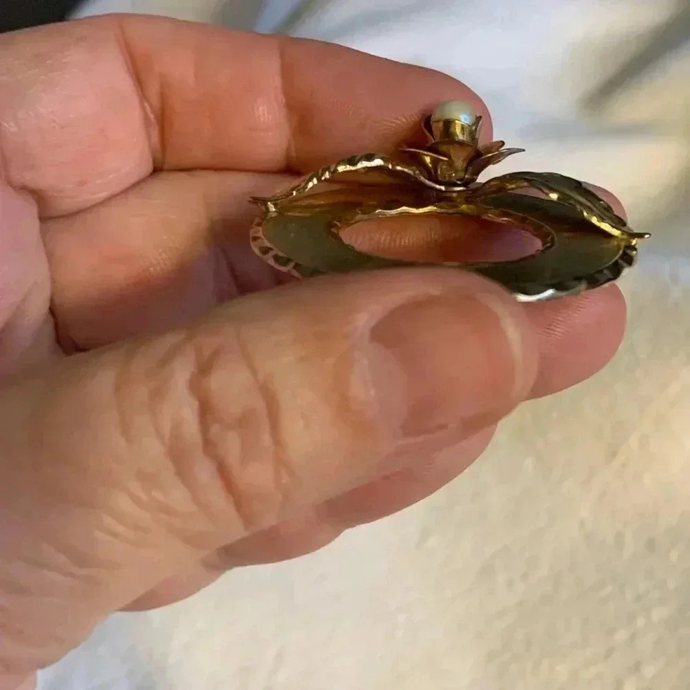 Mid Century Vintage elegance gold tone wreath brooch w/ genuine pearl celestial - Picture 2 of 8